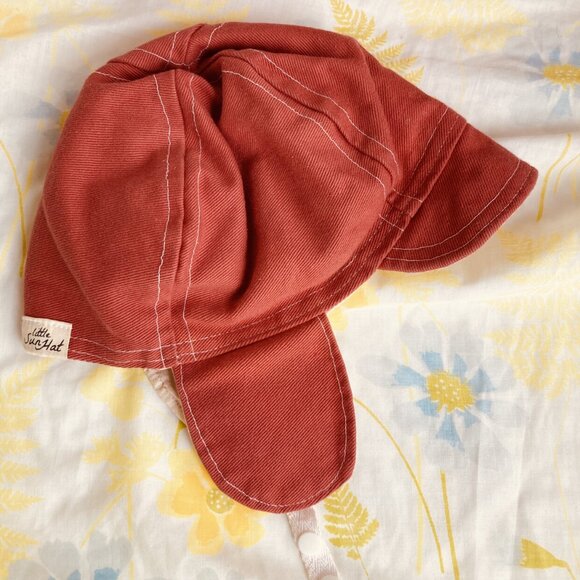 Red Little Sun Hat ๐ - Picture 3 of 9